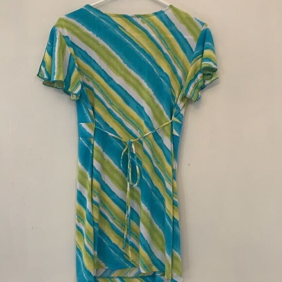 3/$30 M.K.M Designs short split sleeve blue and yellow blouse. Length 29” Size M - Picture 7 of 8